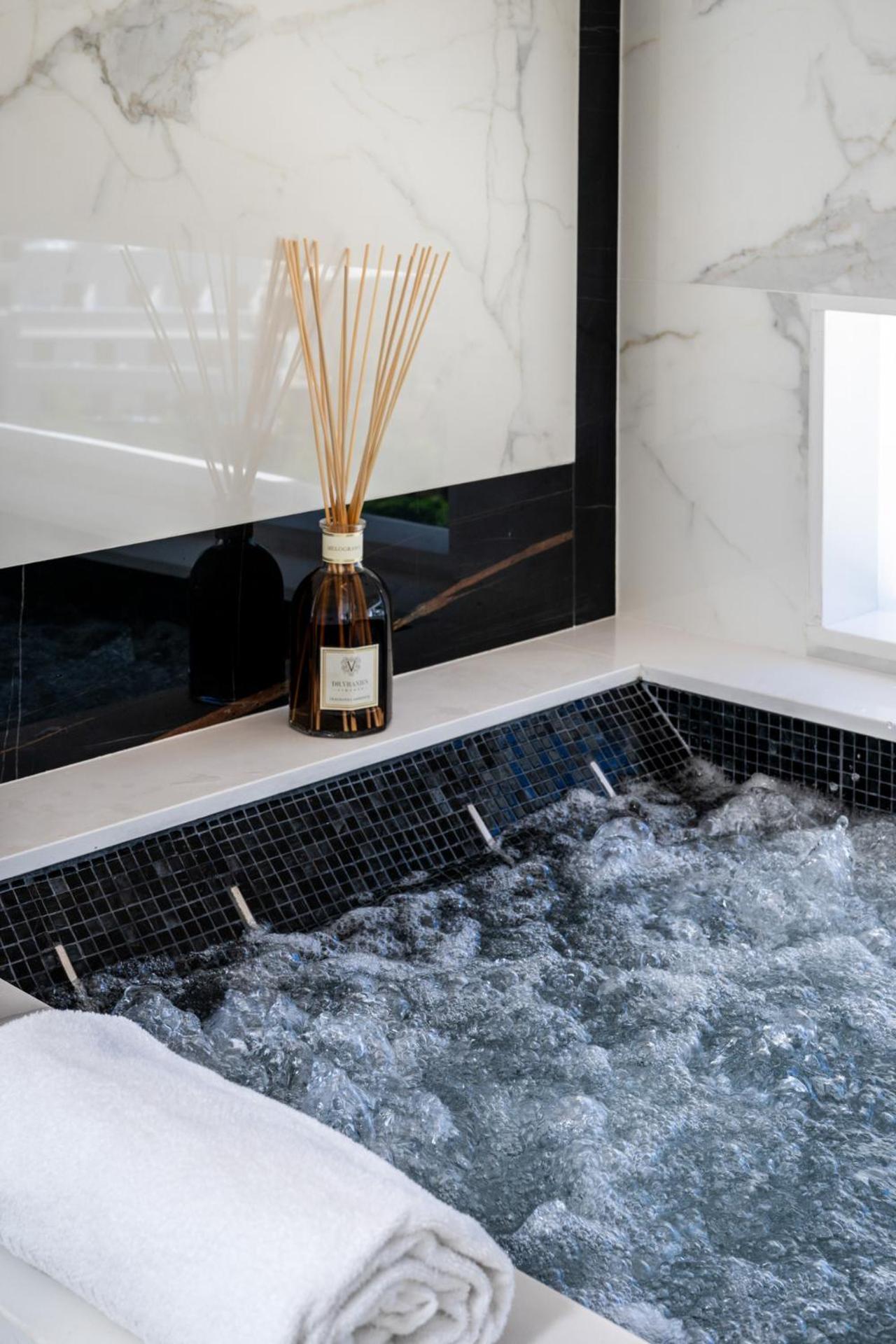 Gianlica Suites Позитано Екстериор снимка